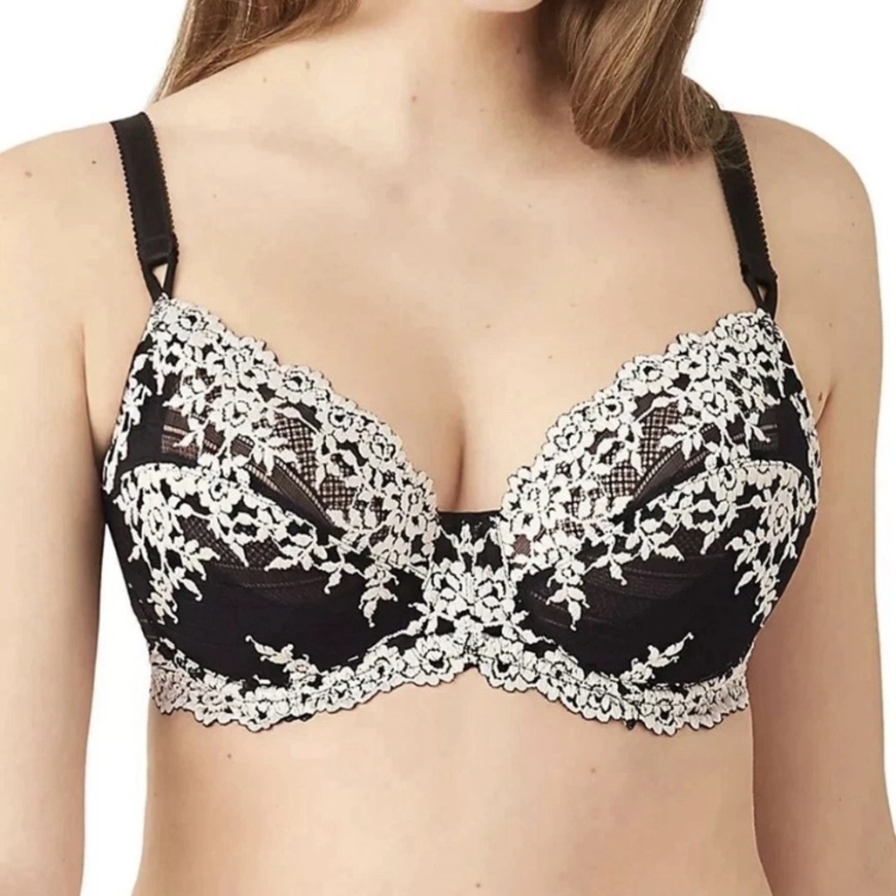 New! Embrace Lace Wacoal black &‎ white embroidered Underwire Bra 34DD